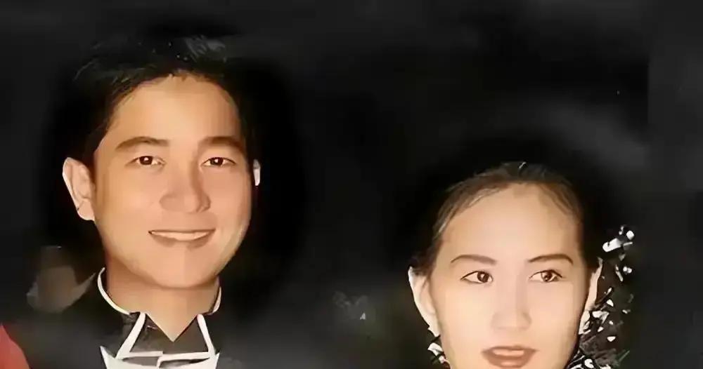 30年没摘的珍珠耳钉
 
何超琼戴了它半辈子，港媒数过，公开露面127次，耳钉都