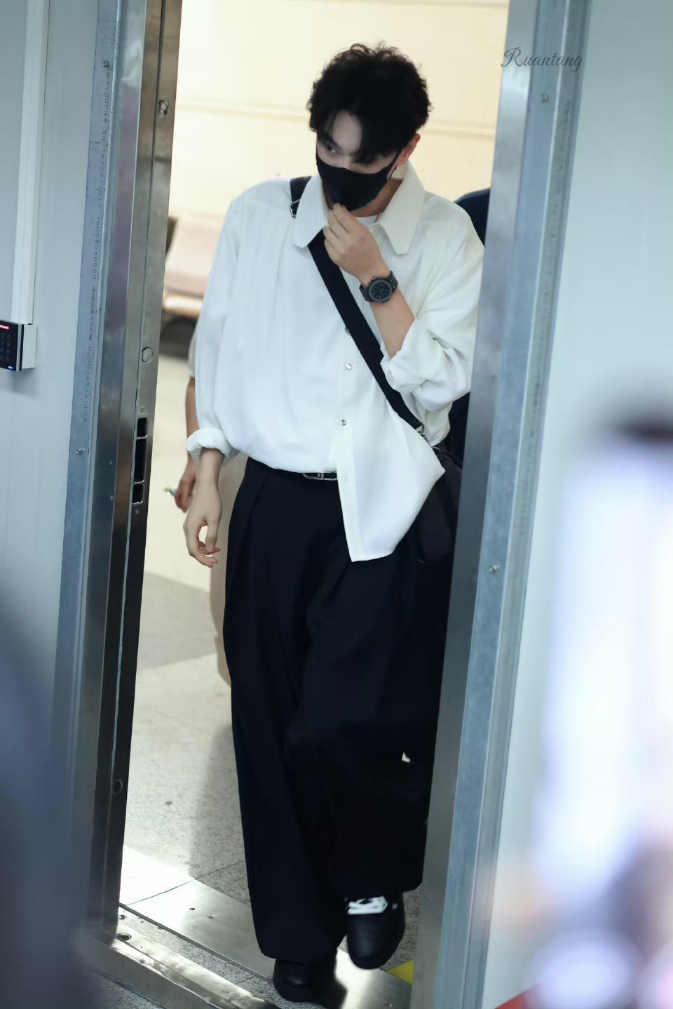 田栩宁：钱白花了，哈哈哈哈哈哈只记得我叫田雷了 ​​​