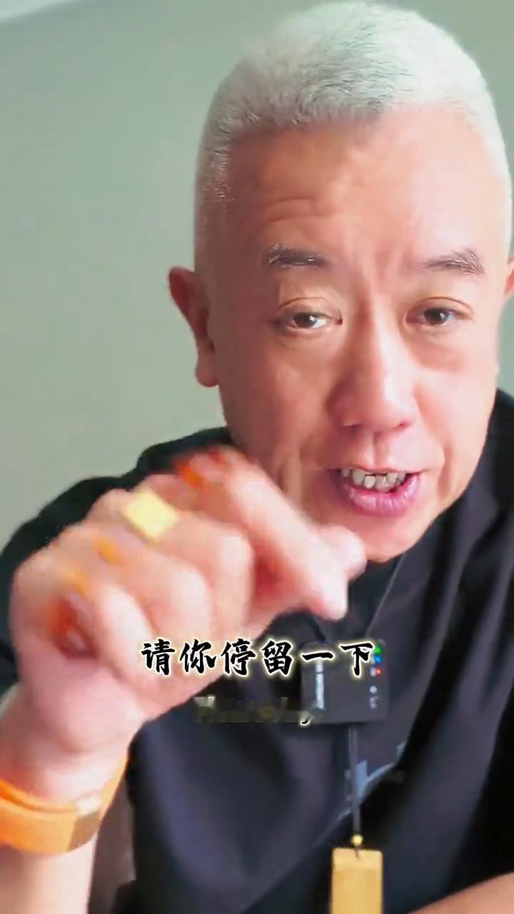 你马上就要高兴的飞起来了，你这个人可是有保护神的。请你停留一下匆忙的脚步，听我把