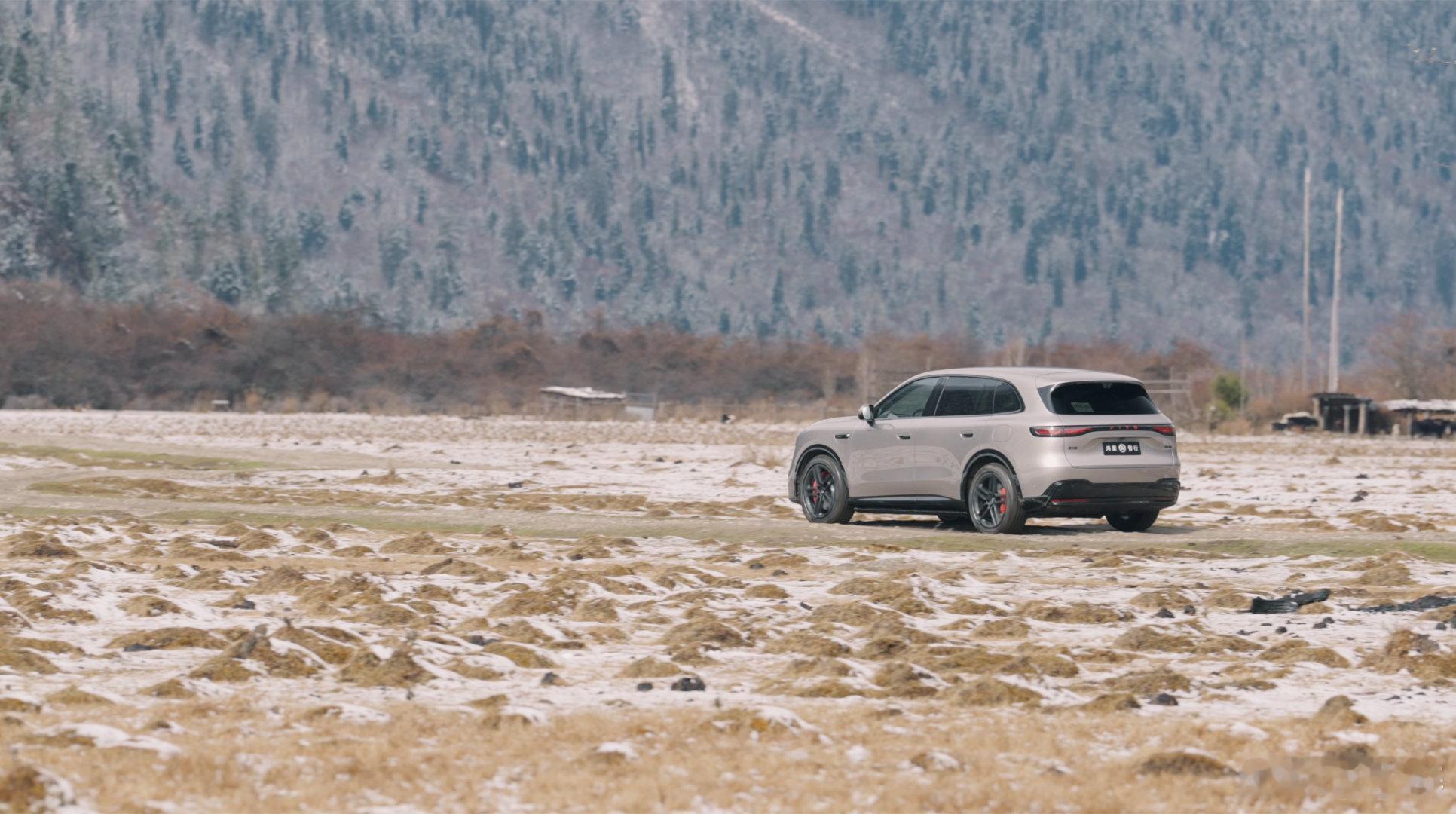 问界M6动态评测首发鸿蒙智行春季新品发布会这款新SUV的实测表现太亮眼了，复杂路