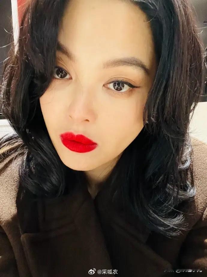 🍉：1.白敬亭宋轶俩人三观一致，各方面都很和谐。2.边天扬和姜之南分手了，男方
