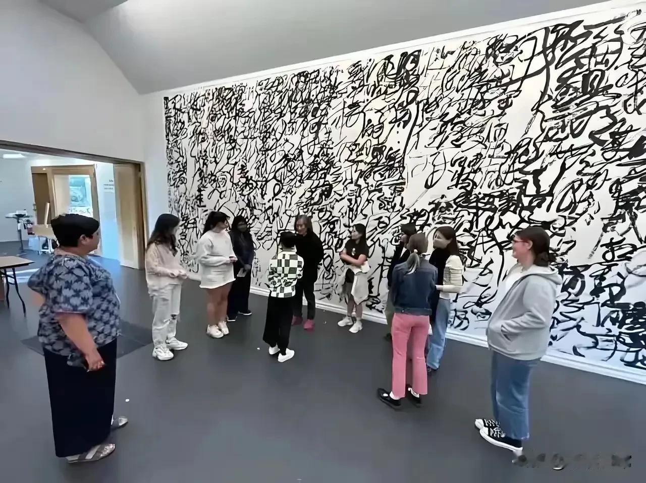 这个书法写的是啥字？只是看到一片乌黑，一个字都认不出来他写的是什么？竟然敢拿出来