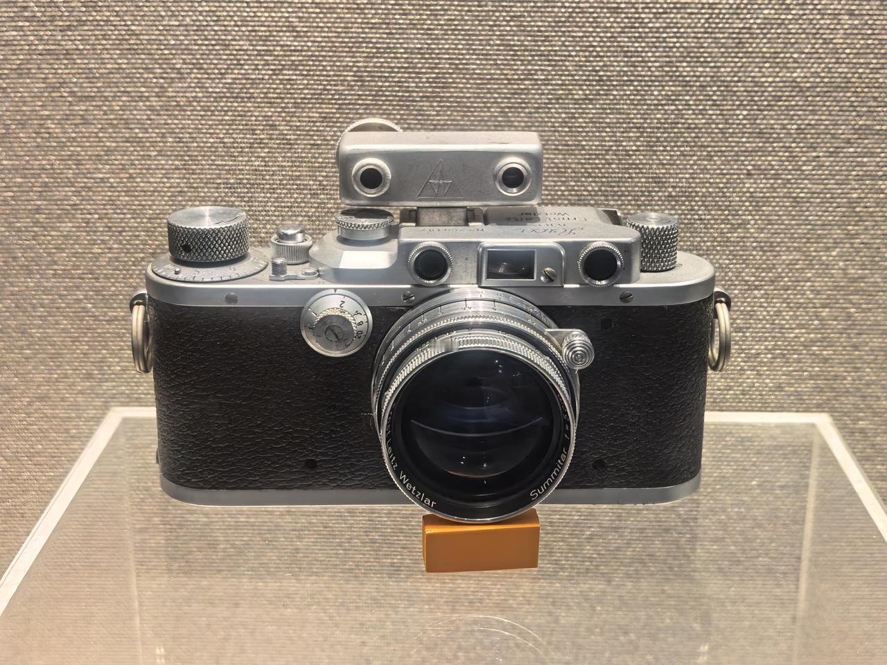 有没有和我一样，觉得这些中古相机特别好看，特别有设计感的！纯金属的材质也很赞，给