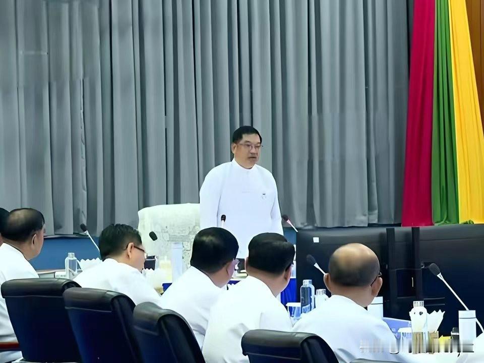 今天传来缅甸副总统为贯彻执行总统重要指示而再次组织召开讨论会的最新消息。缅甸总统
