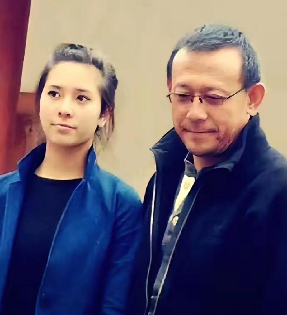 63岁姜文喜当外公！混血女儿官宣怀孕，铁汉柔情太好磕
 
    全网沾喜气！6