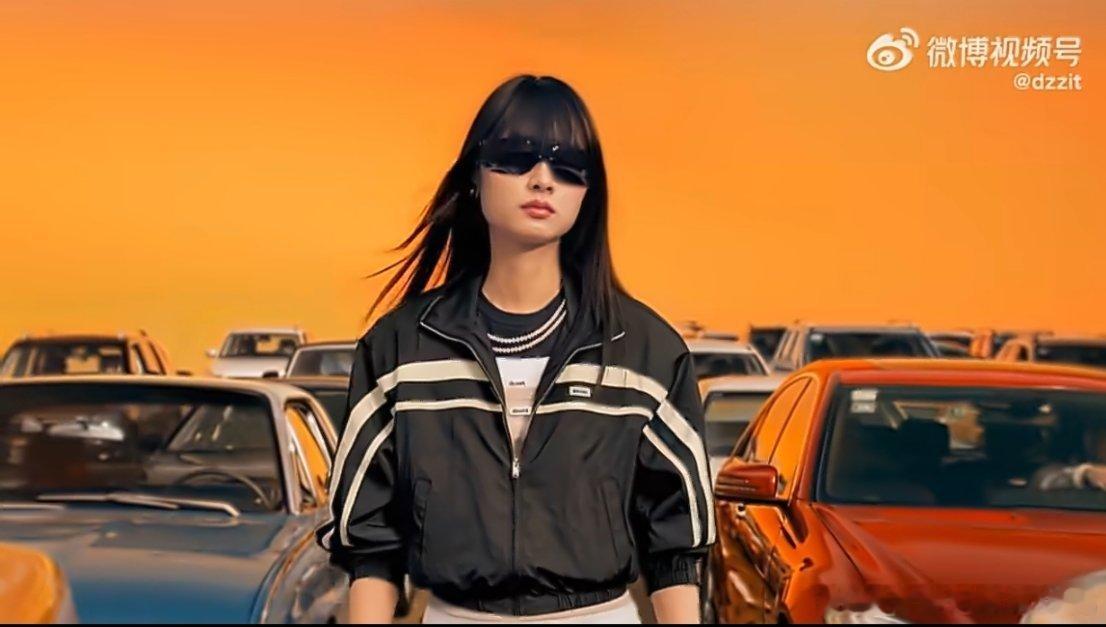 不被定义，乘风而上，做自在闪耀的d’zzit girl挣脱标签桎梏，坚守自我本心