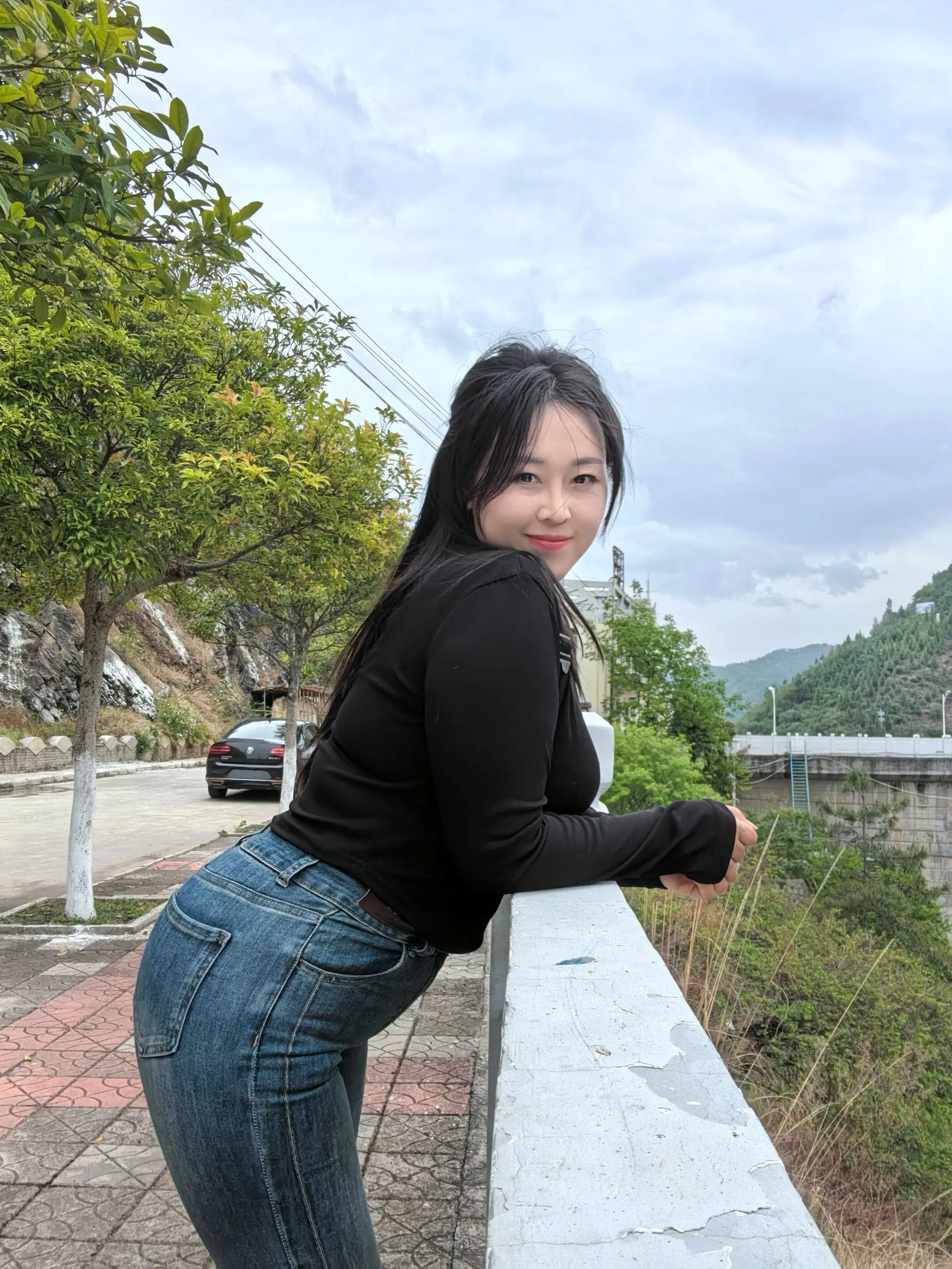 短暂的一生，尽量快乐，活在当下就好，不要预支明天的烦恼。