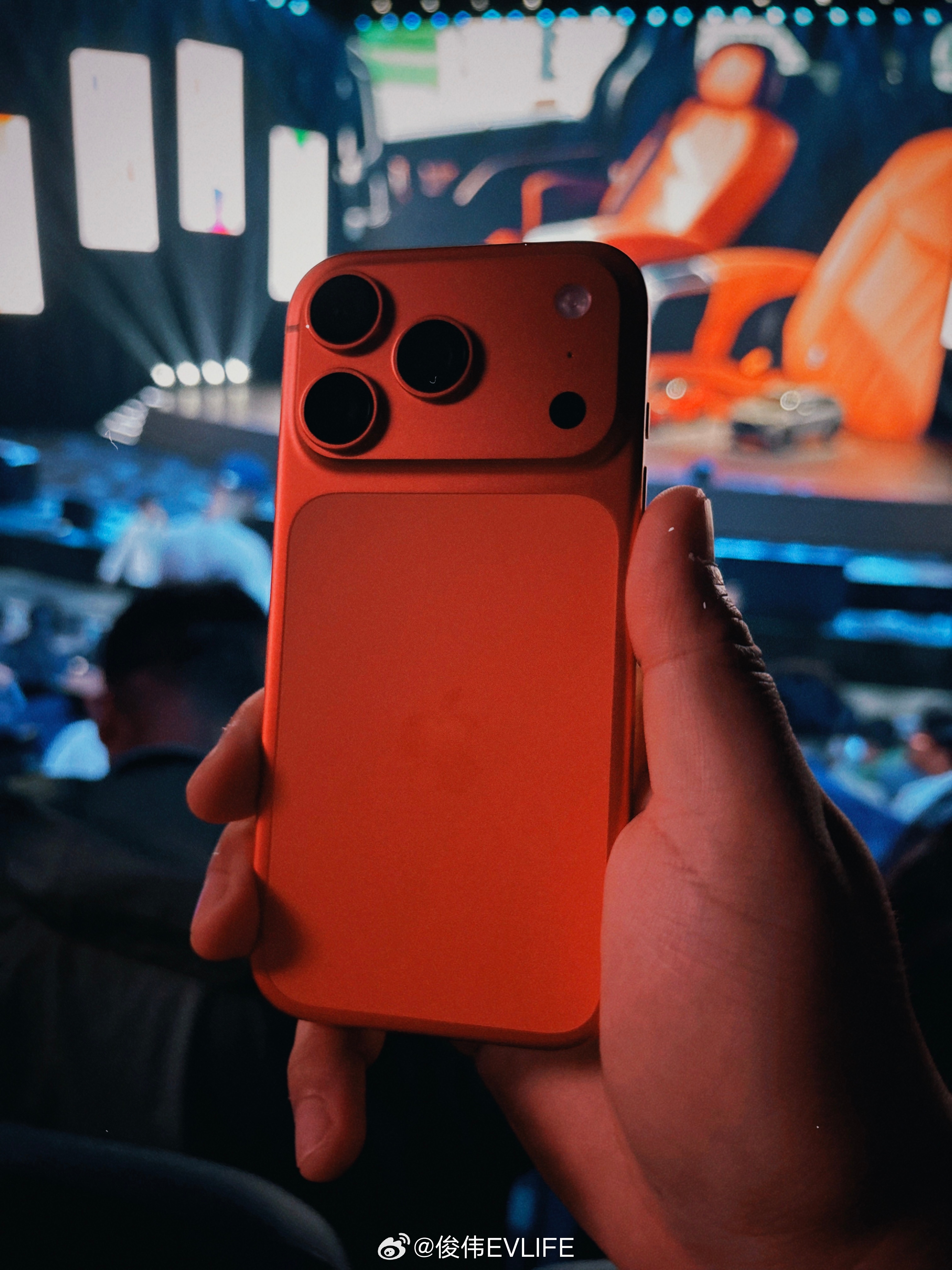 李想称iPhone17ProMax太丑买什么都是每个人的选择，iPhone Ai
