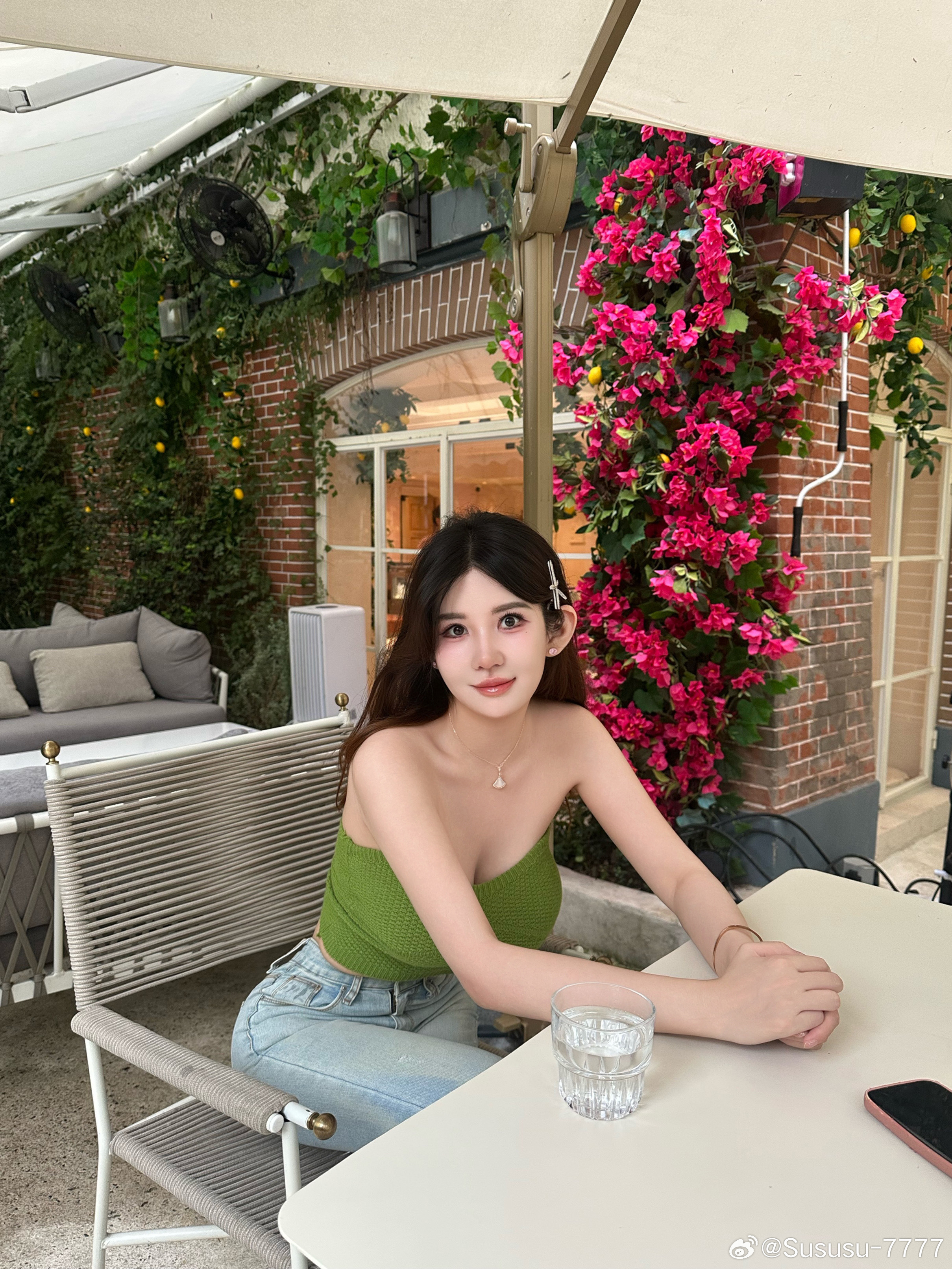 花又盛开，恍恍惚惚，仿若隔世。生活手记辣妹[超话]时尚穿搭人生感悟  ​​​