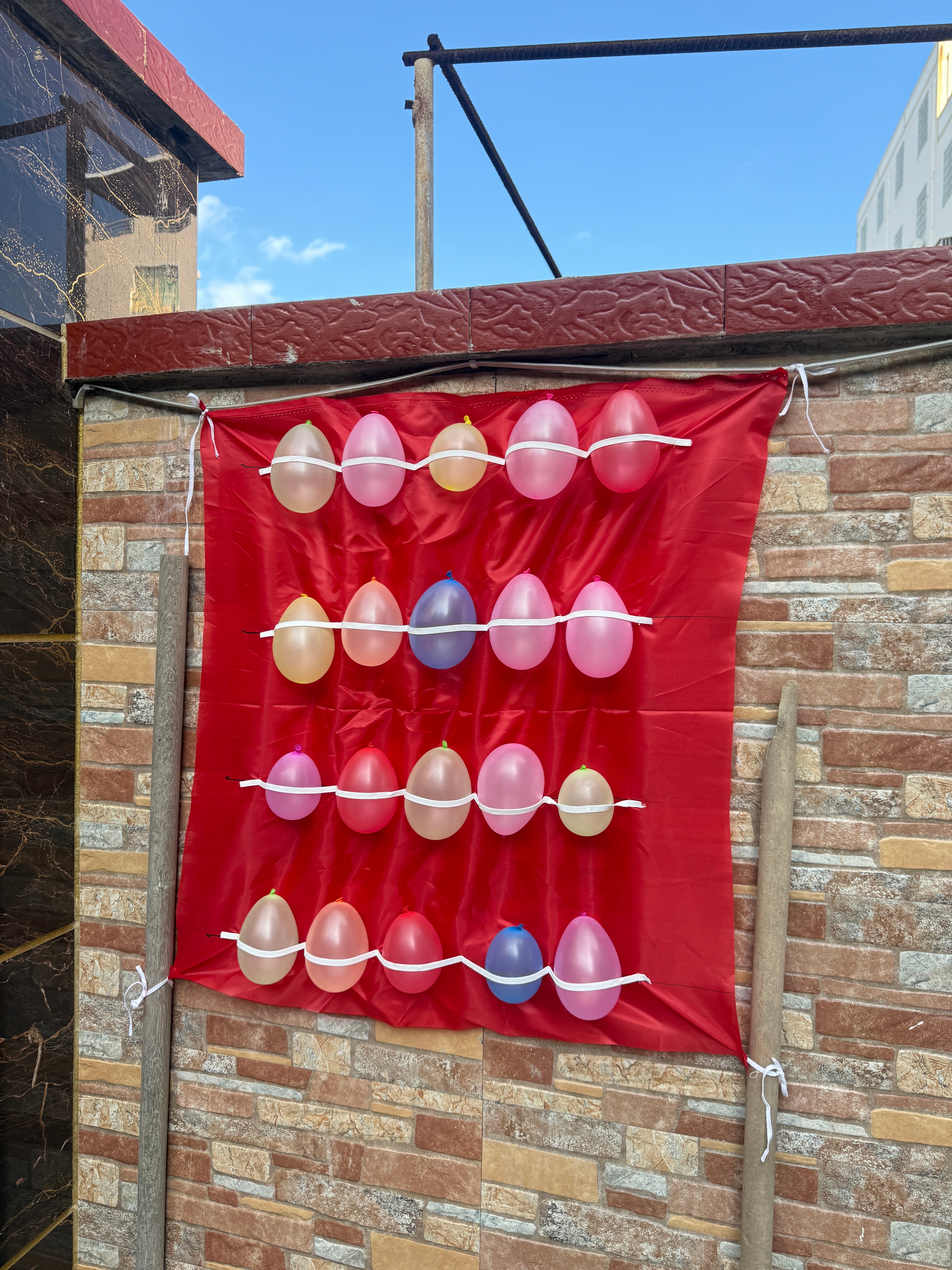 在家里自制打气球，可以向这几个小鬼收费了 厦门