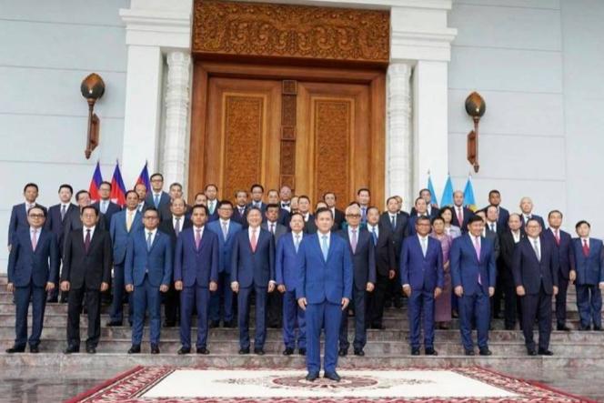 菲律宾倒向了美国，新加坡倒向了美国，柬埔寨倒向了美国，越南也在倒向美国的路上..