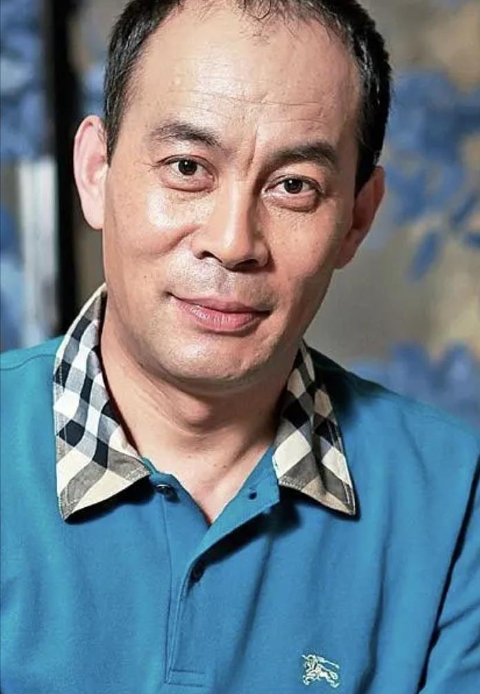 1987年，陈宝国、张光北揣着250美元闯欧洲。
两人西装笔挺，头发油亮，却被当