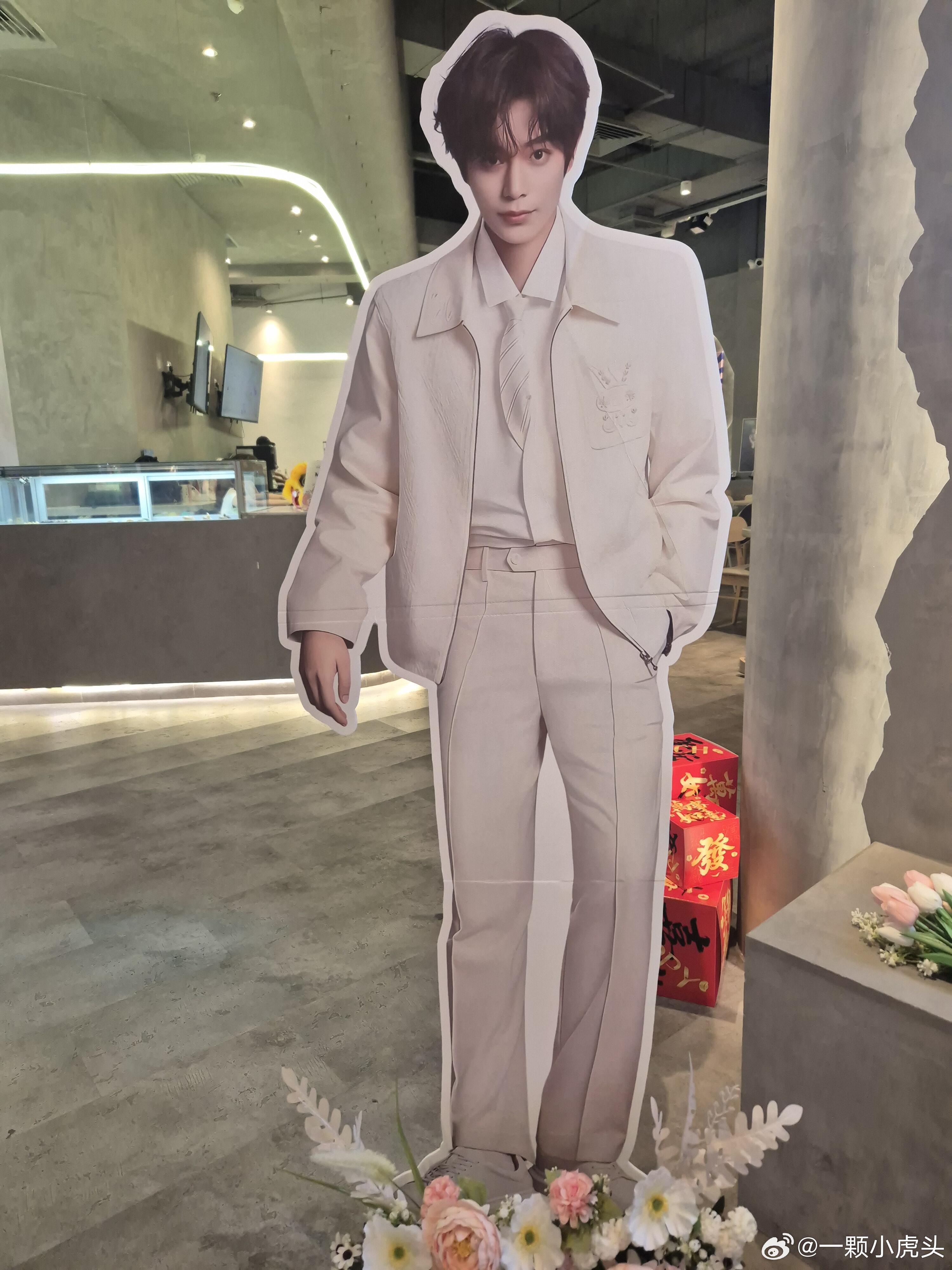 丁禹兮马来西亚粉丝团举办的白色情人节应援咖啡屋！海棠姐姐的天堂👏 