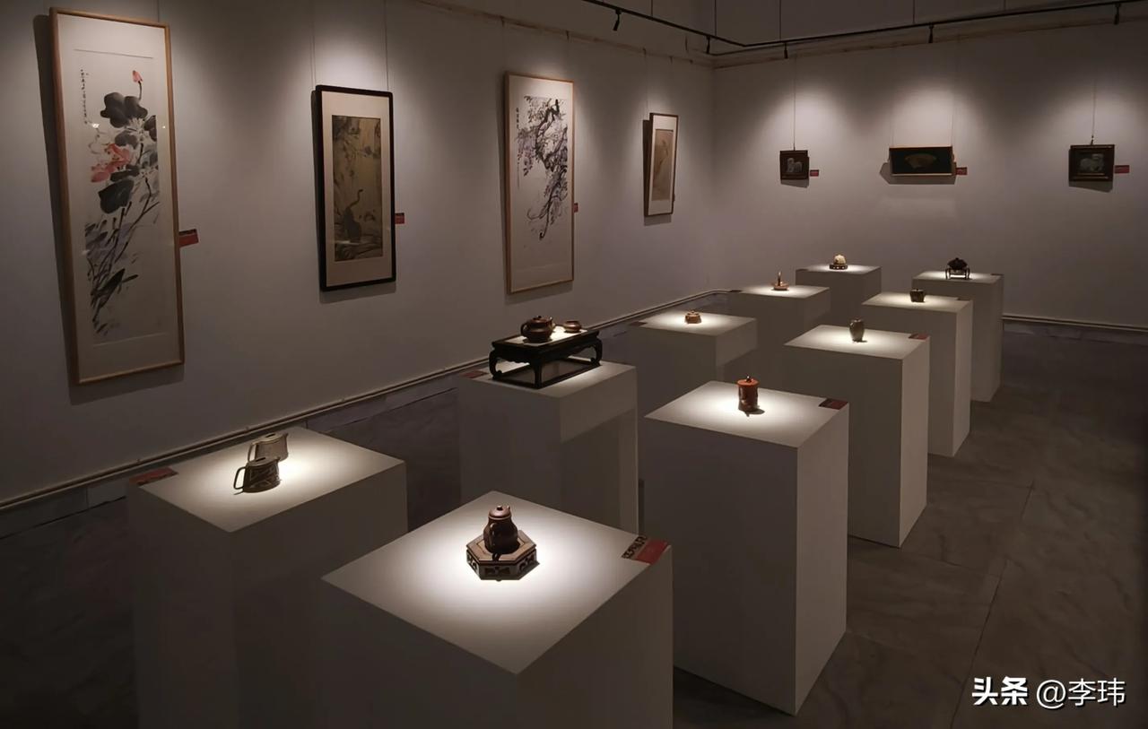 大橘美术馆占地面积300平，全宜兴第一家私人美术馆对外开放，承接各种活动展事，一