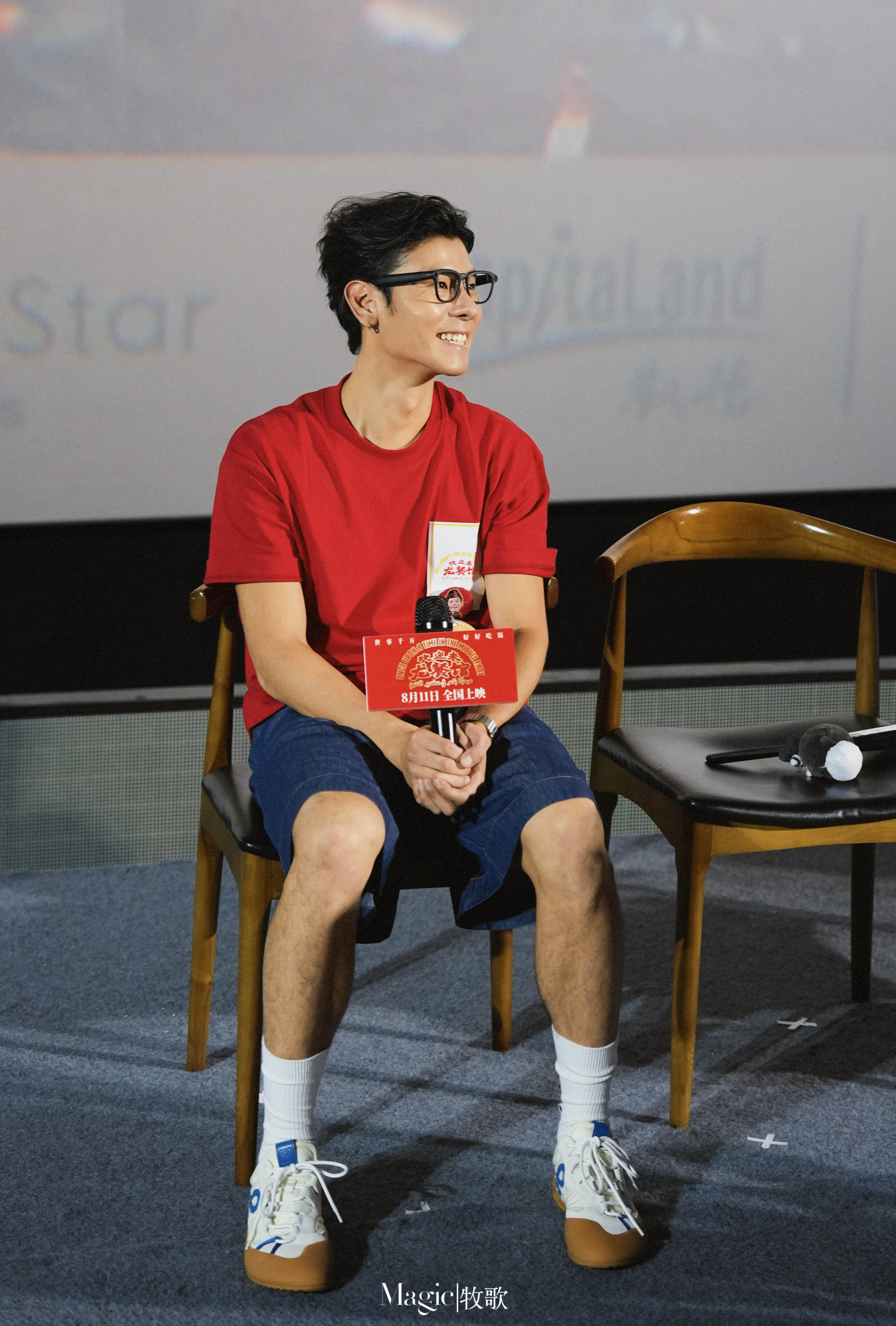 蒋奇明在沈腾边笑得停不下来了蒋奇明笑点长沈腾身上了蒋奇明笑点实锤长沈腾身上😂活