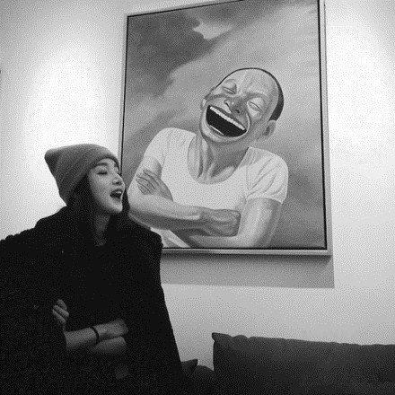 “人生建议：时常撒娇，适当服软，合理装傻，永远清醒。 ​​​” ​​​