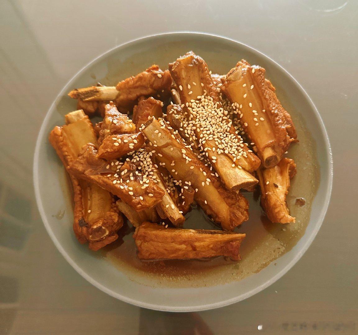 每天都在认真吃饭好好生活过好每一天今天的排骨超好吃红心芭乐失望一点甜味都没有 