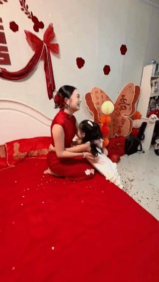 女人改嫁再婚伤害最大的就是和前夫所生的孩子！
毕竟大部份娶二婚女人的男人。都很难