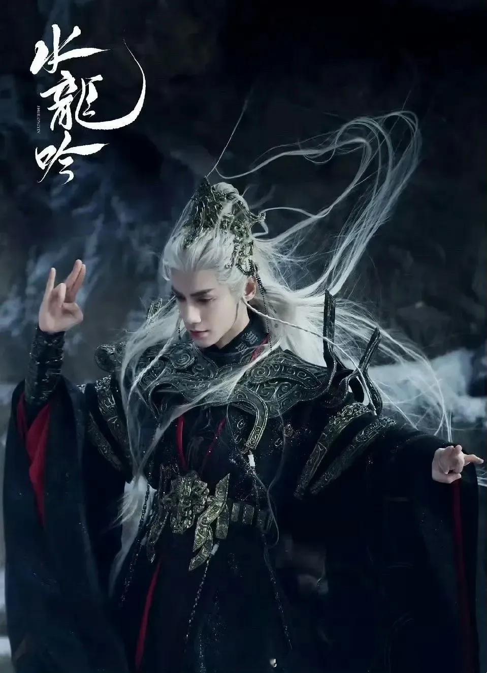 现在的古偶都钟爱白发造型，就算不是满头白发也非得来个挑染[污] ​​​