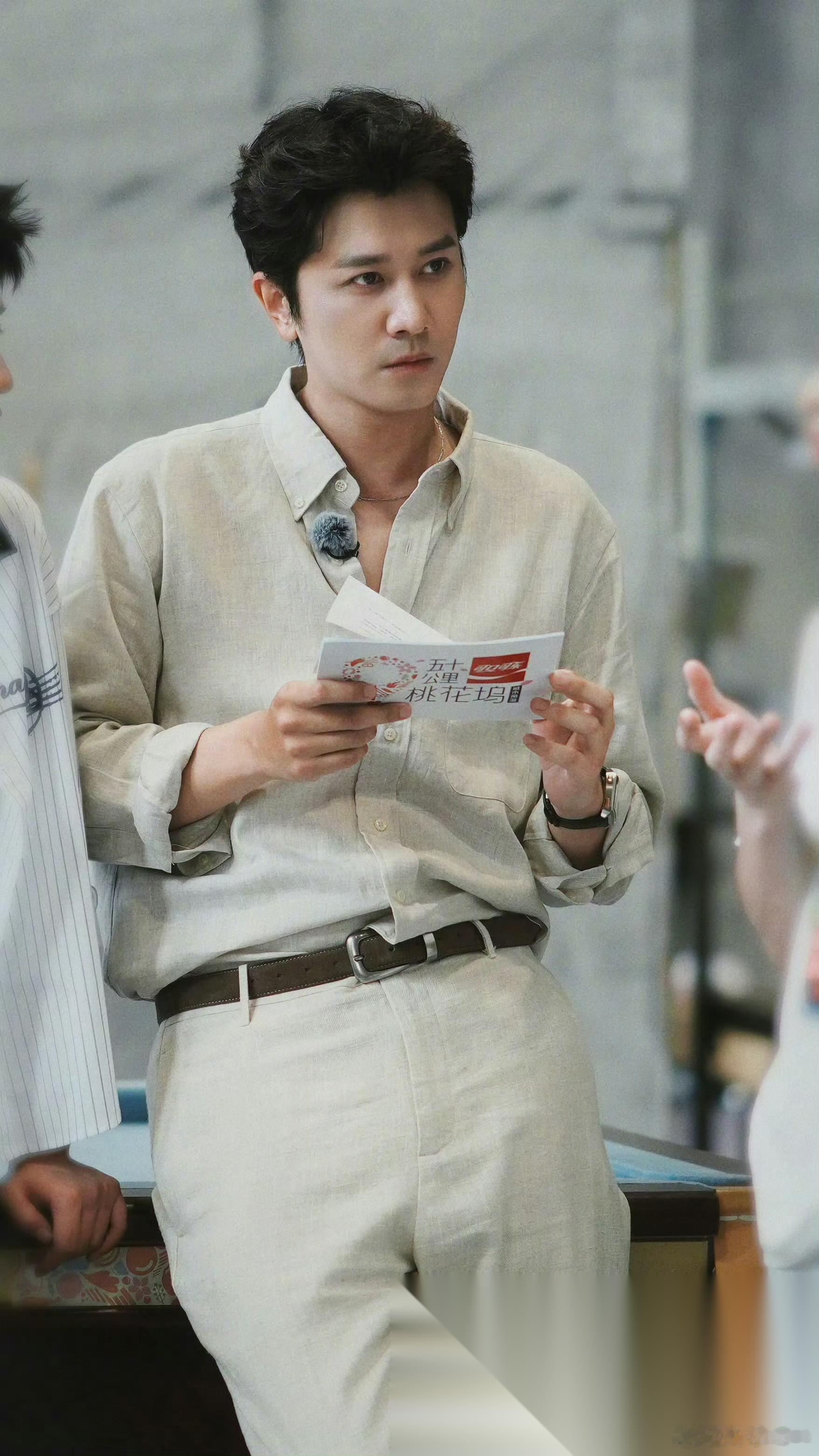 6月23日，白鹿新剧《开到荼靡》明天官宣 男一常华森，男二彭冠英，很新颖的组合，