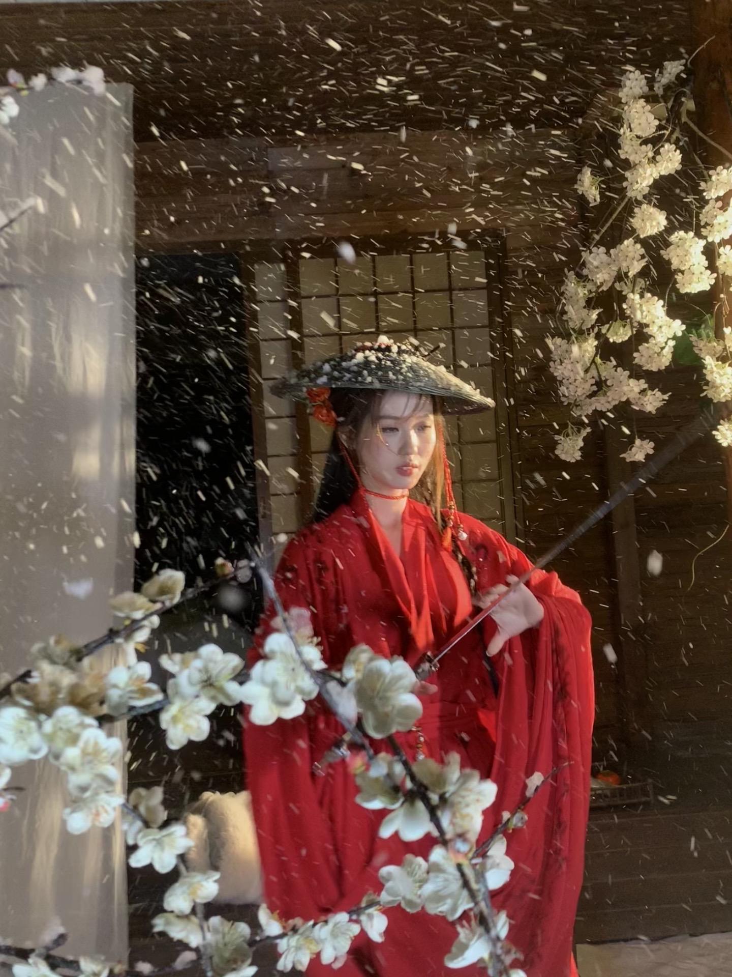 🥷雪地里的红衣刺客 花絮发一波