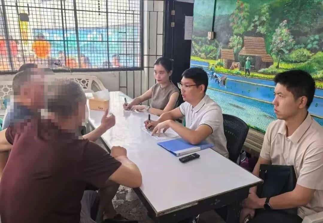 菲律宾军队突袭华裔工厂，现场抓捕69名中国人，中使馆仅被允许探视
5月16号当天