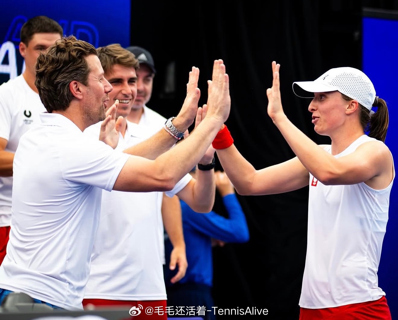 【斯瓦泰克与教练结束合作】终于