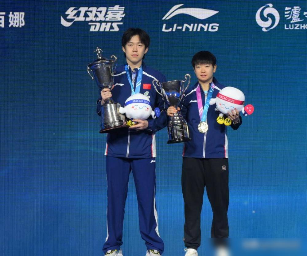 三连冠冠军杯没盖？他竟敢当面质问她！
你刚为国争光，拼下世界第一。她三连冠，奖