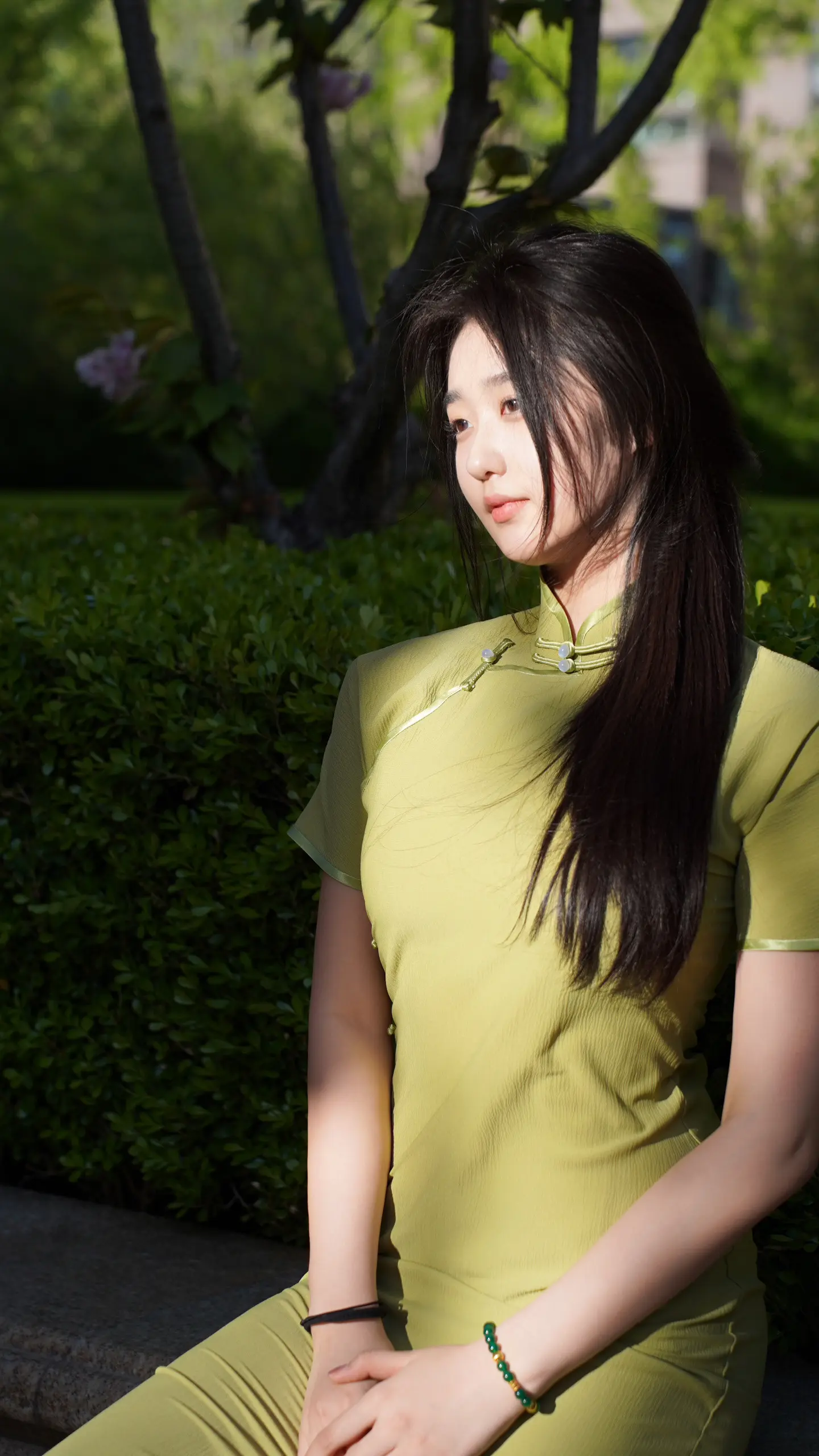 世界赠与我虫鸣，也赠予我雷霆。