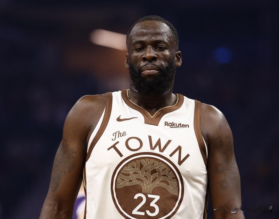 格林这表现，也敢拿去换字母哥？
今天勇士对阵凯尔特人的比赛中，追梦格林上场18分