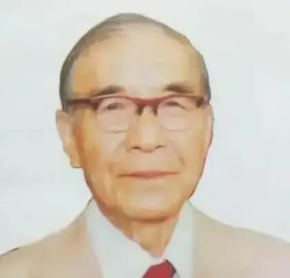 1988年上海icon，86岁的名医邝安堃icon不顾子女反对，娶23岁的小保姆