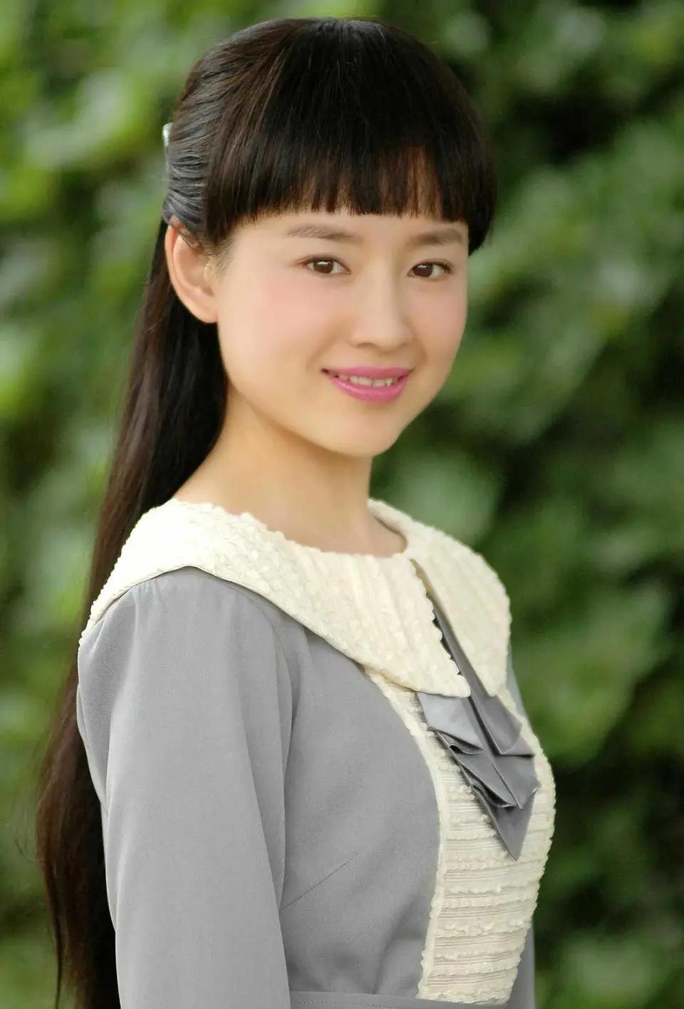 为什么董洁能转型成功,好评如潮?
董洁主动撕掉“冷清秋“玉女固化标签，戏路彻底拓