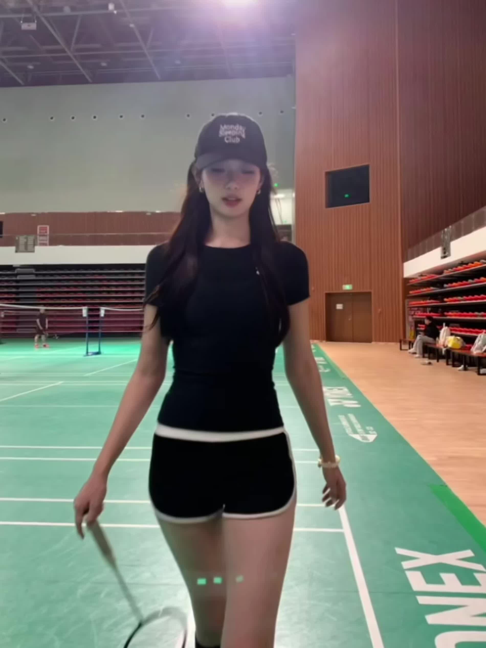 来打球了🏸 实际是菜鸟一枚