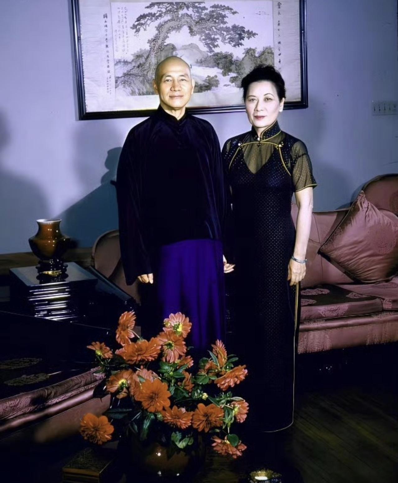 蒋介石不是比宋美龄大很多吗？怎么这张照片看着宋美龄比蒋介石大的感觉呢！
最近因为