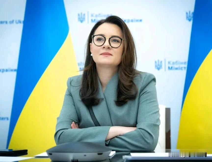 乌克兰总理斯维里登科说：乌克兰从欧盟获得了40.5亿欧元。
其中，有10亿欧元属