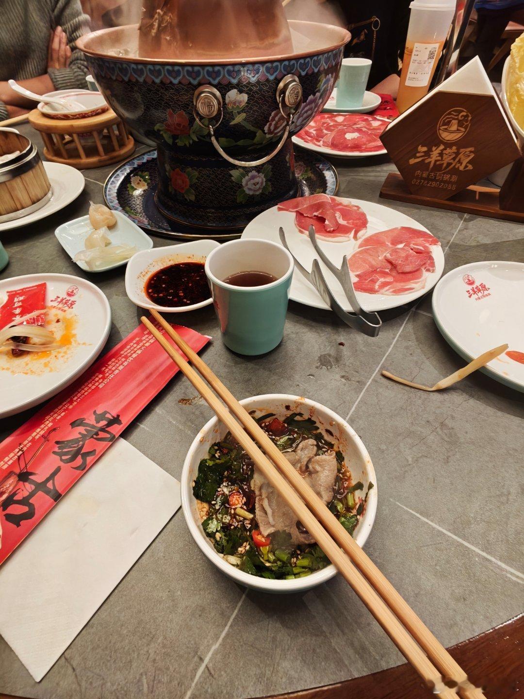 我吃过最好吃的铜锅涮肉就是南门涮肉 在这之前几乎不吃芝麻酱跟生蒜自从在北京吃过以