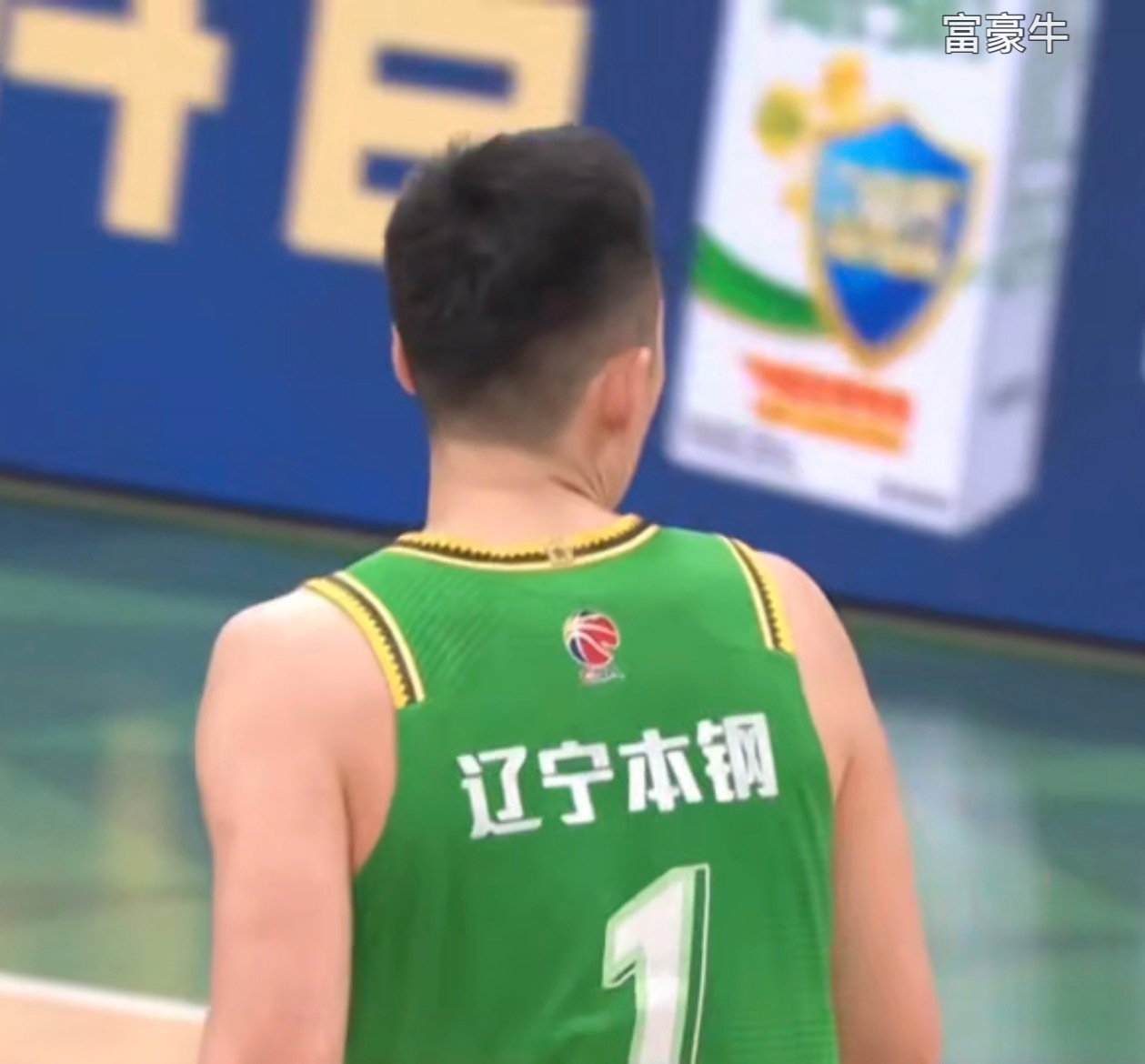 辽宁男篮vs北京男篮辽宁男篮 付豪打麦基加周琦其实挺费劲，但三分一开就好多了 