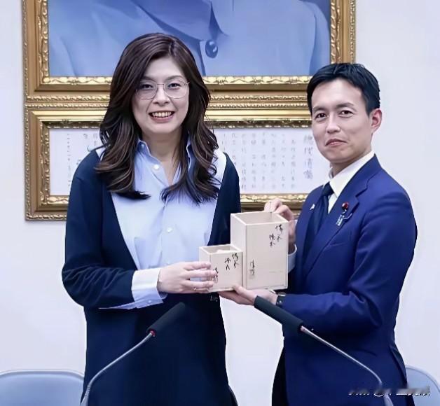 郑丽文之父郑清晖是中国远征军抗日老兵，对日恨之入骨，他老人家九泉之下有知，如今的