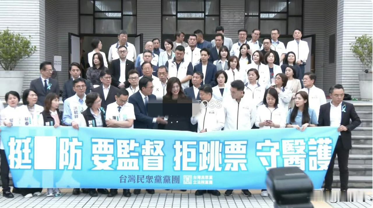 新版军购案通过，国民党再度沦为民进党的背景板！
5月8日，台湾地区立法机构以59