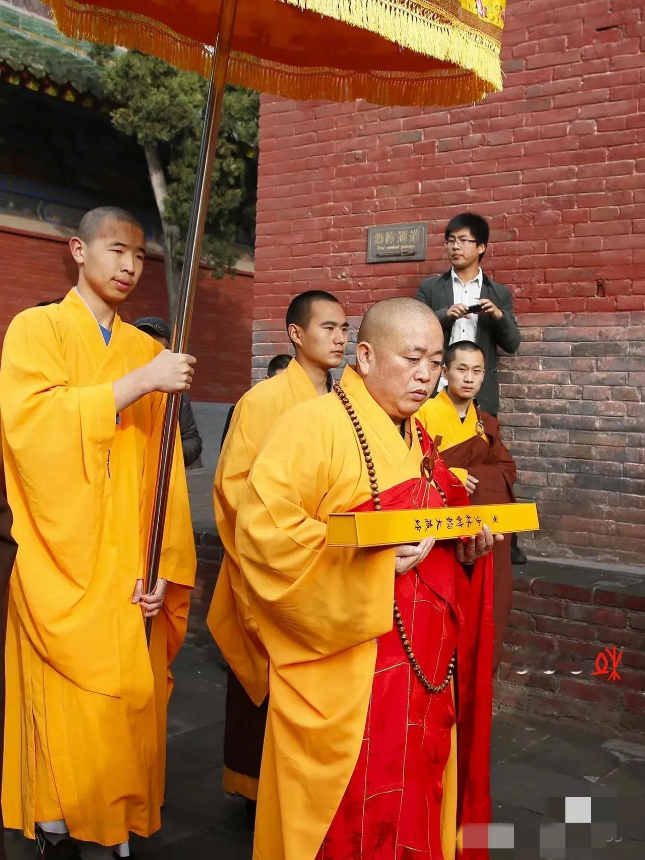 少林的瓜一个字都假不了！


我就想问一句：信佛的人是不是大部分都非富即贵呀？单