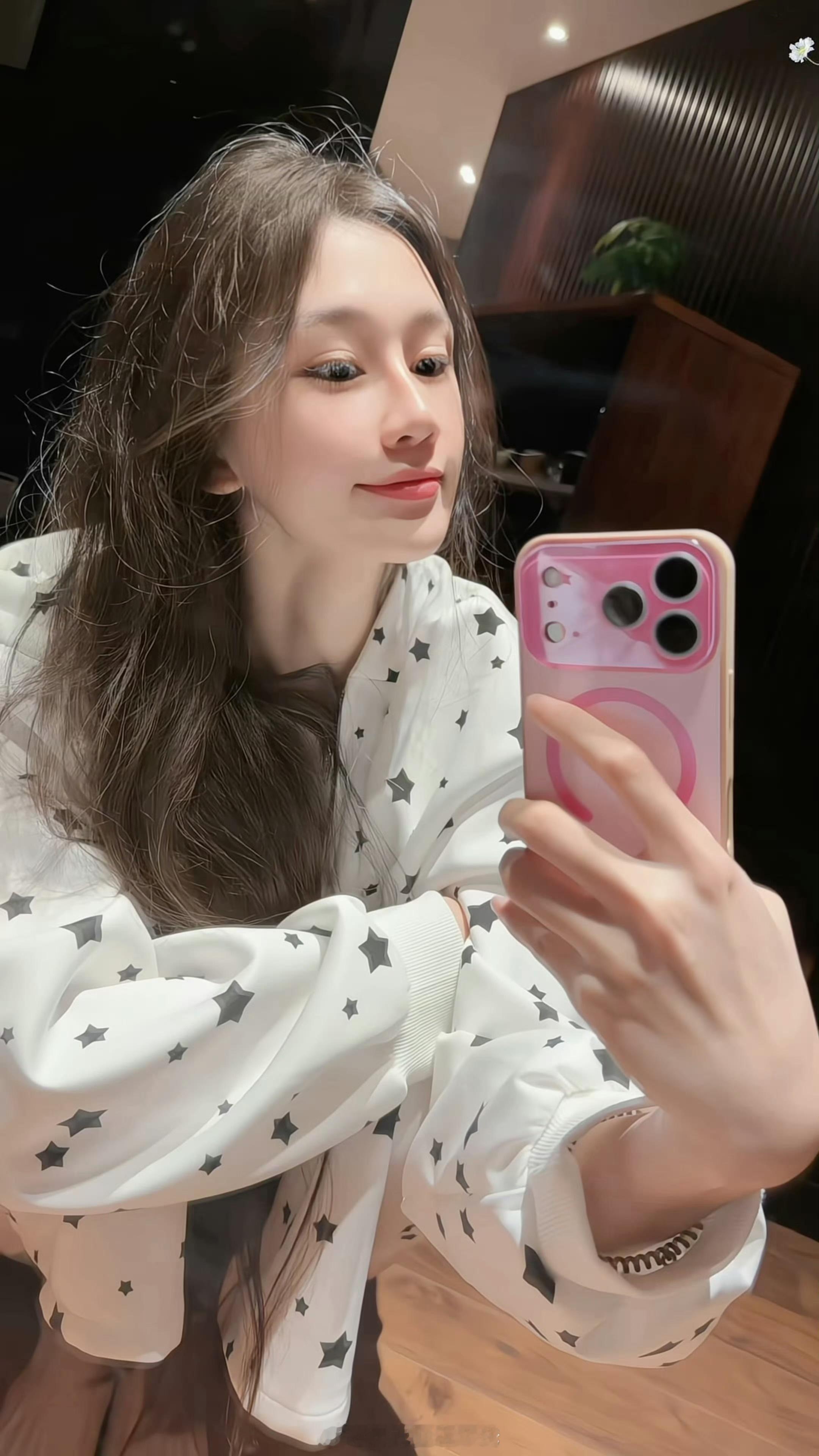 红色iPhone 18 Pro Max还挺好看的！ 