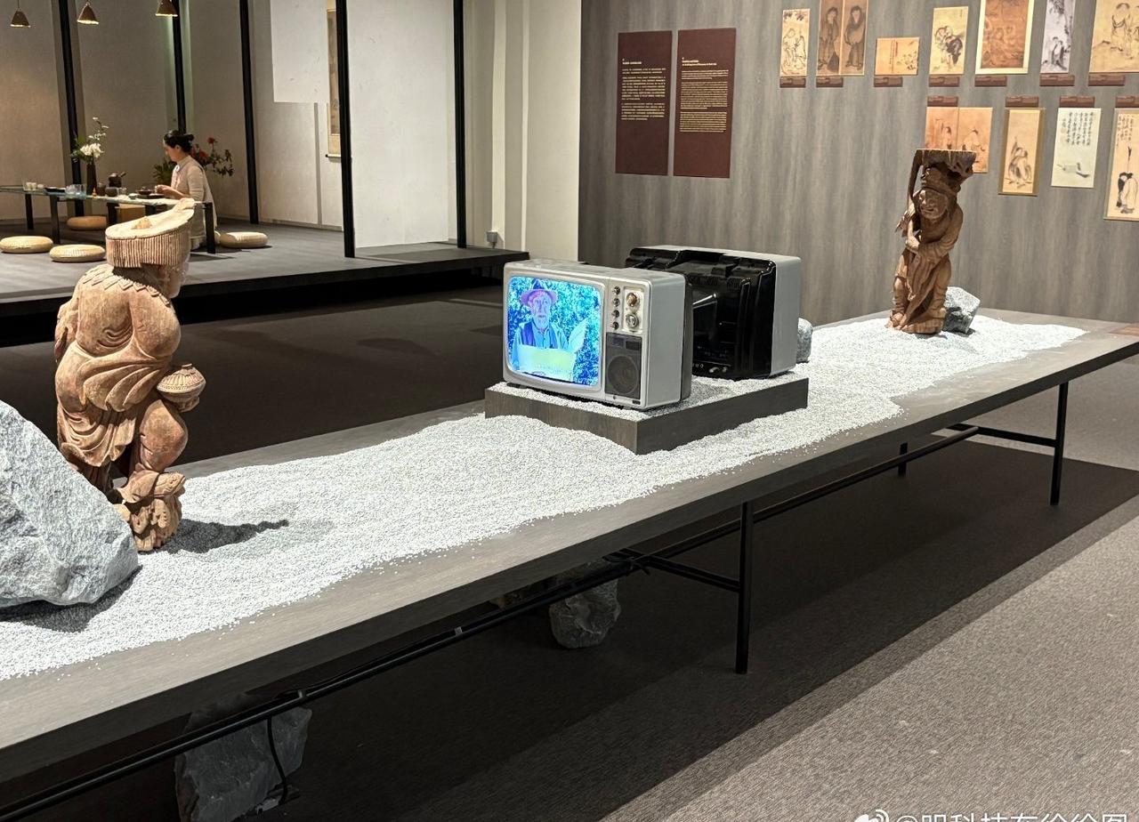 每一届都有新亮点！今年的机器人天团，让“和谐共生”从文化理念变成了直观场景