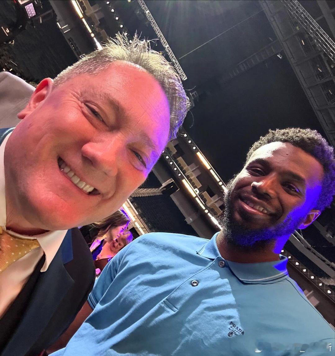 帅气！！慈善扑克大赛的嘴哥 ！！#金州勇士[超话]# ​​​