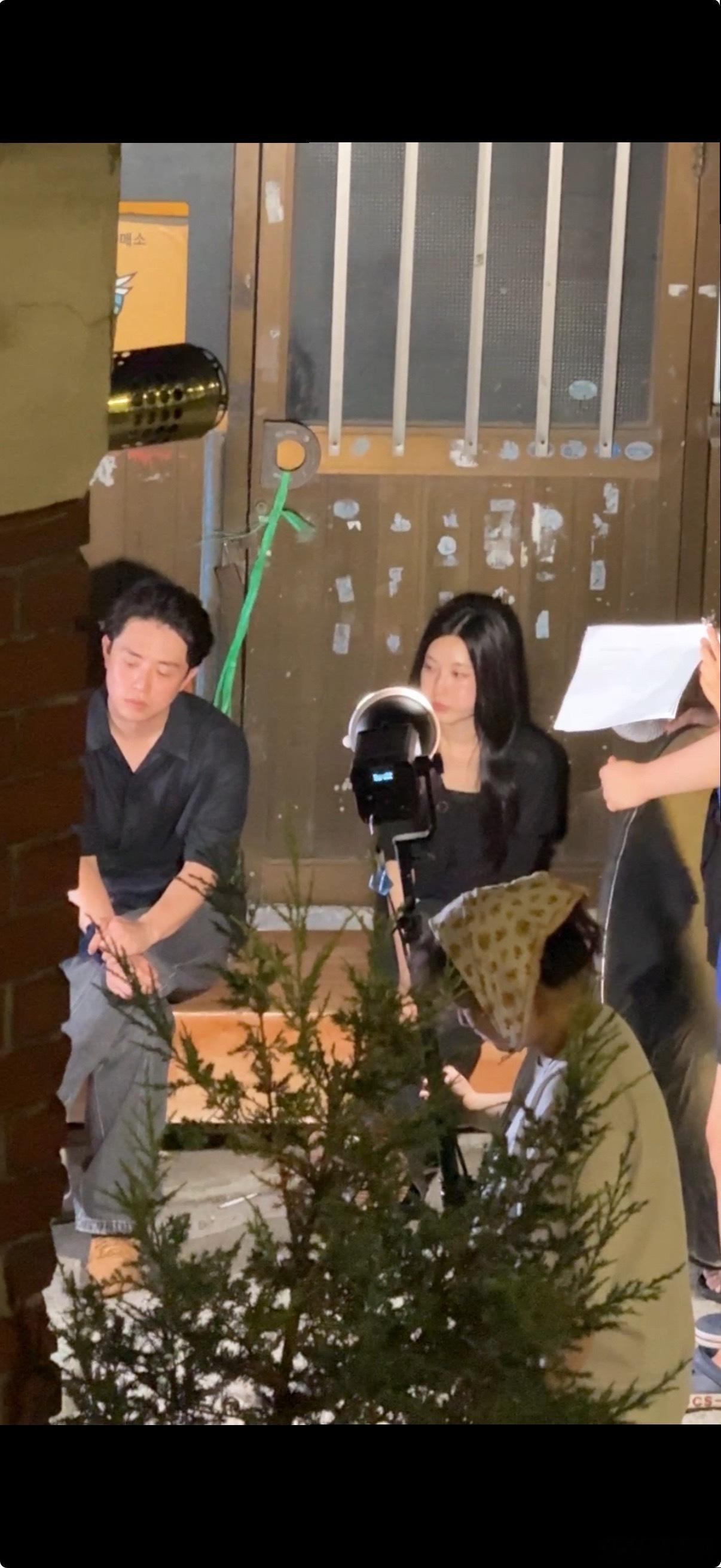 姐妹们我们住山上遇到别人拍韩剧了哈哈哈，有人认识嘛哈哈哈 