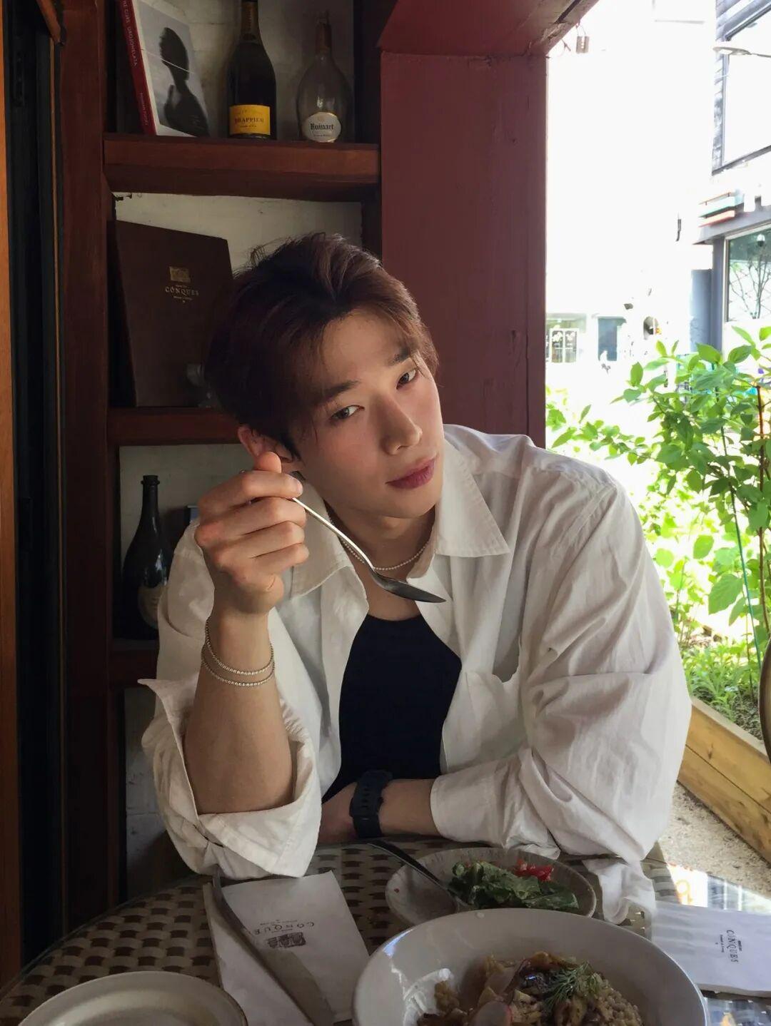 韩国风格的男孩。