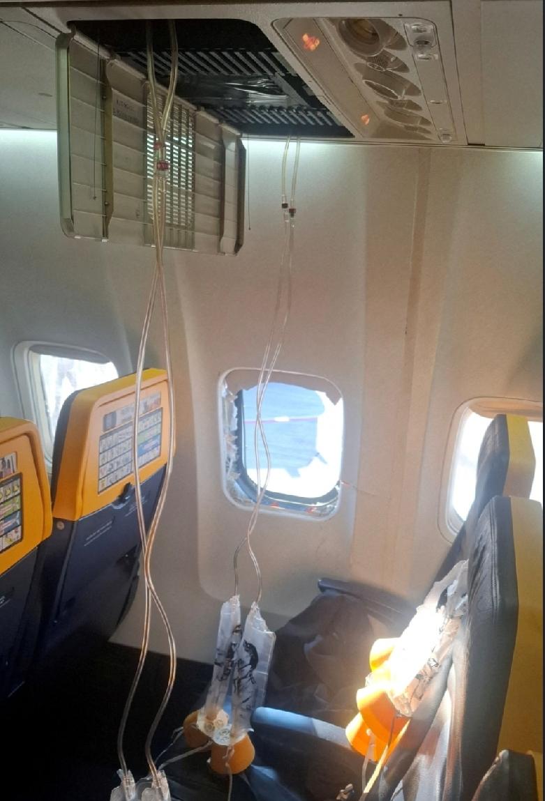 欧洲廉航瑞安航空（Ryanair）一架载有大批旅客的波音737-800型客机，日