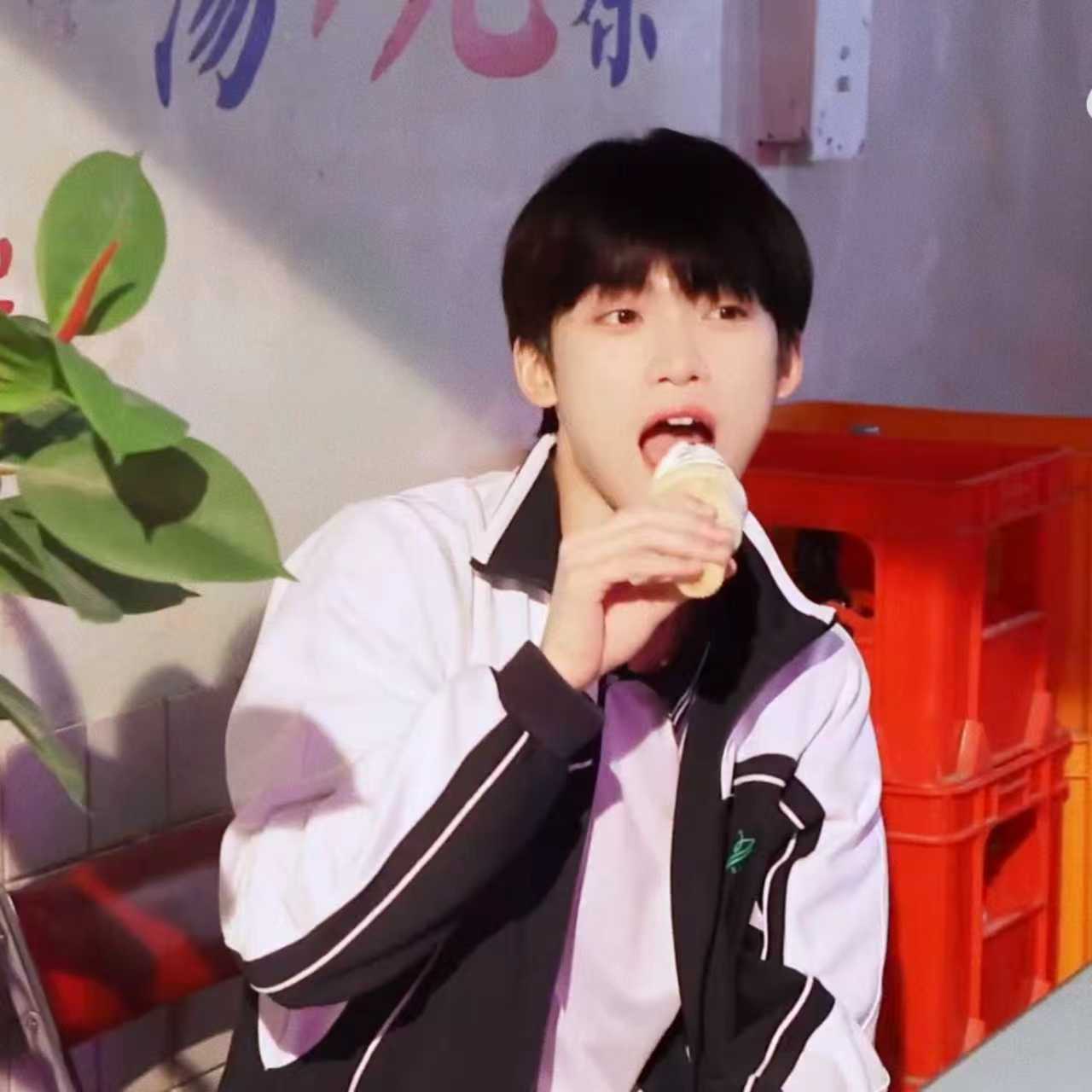 梓渝顺毛校服 这个顺毛校服梓渝承承的~[么么哒] ​​​