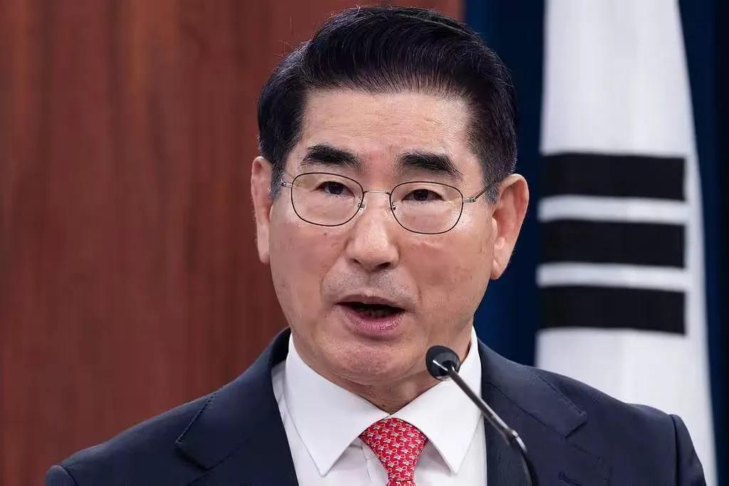 金龙显“自杀”未遂，韩国防长被逮捕就自杀？难道主动承担“戒严令”有内幕？作为尹锡