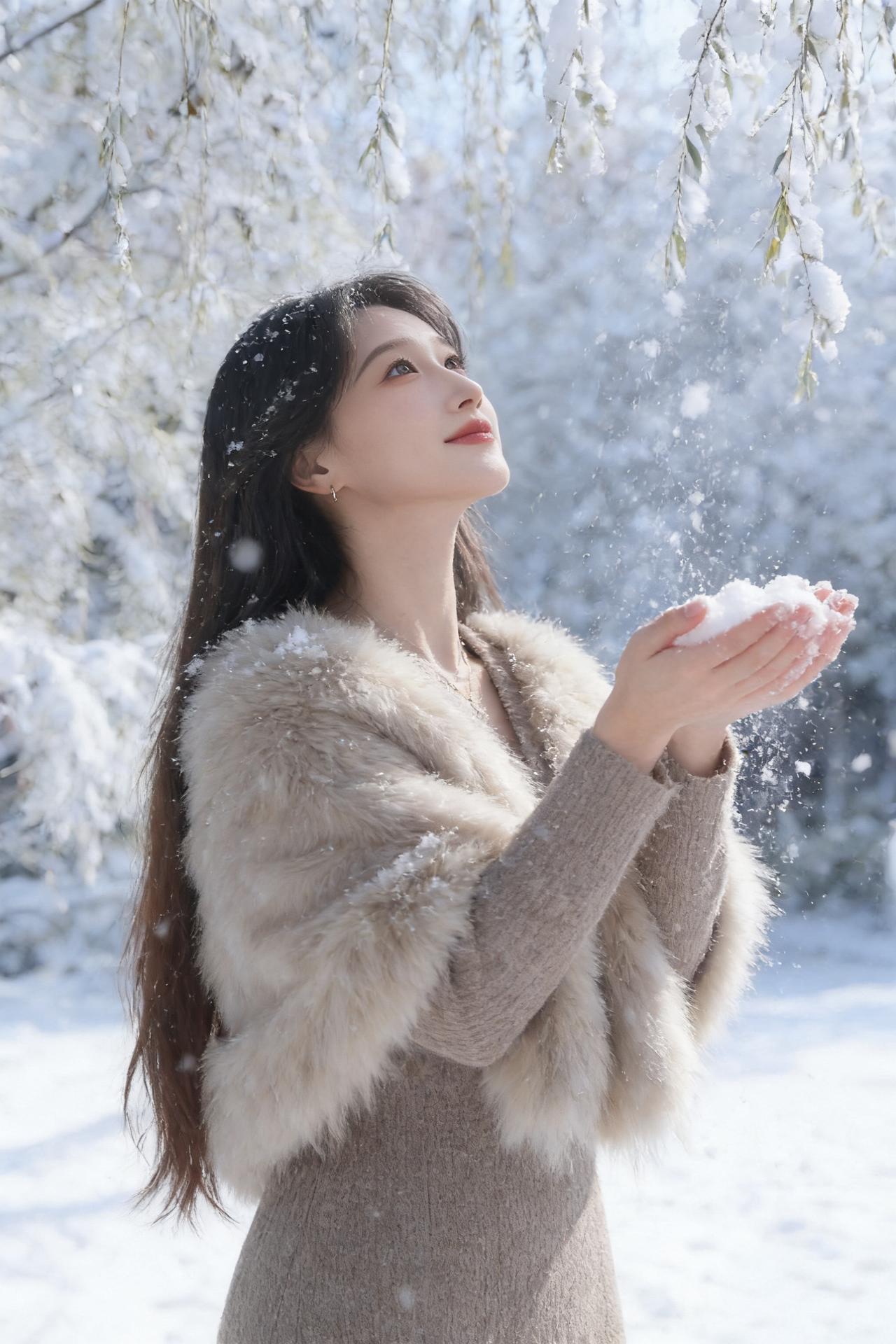 冬日生活打卡季 冬日暖阳下，雪中少女，温柔时光。