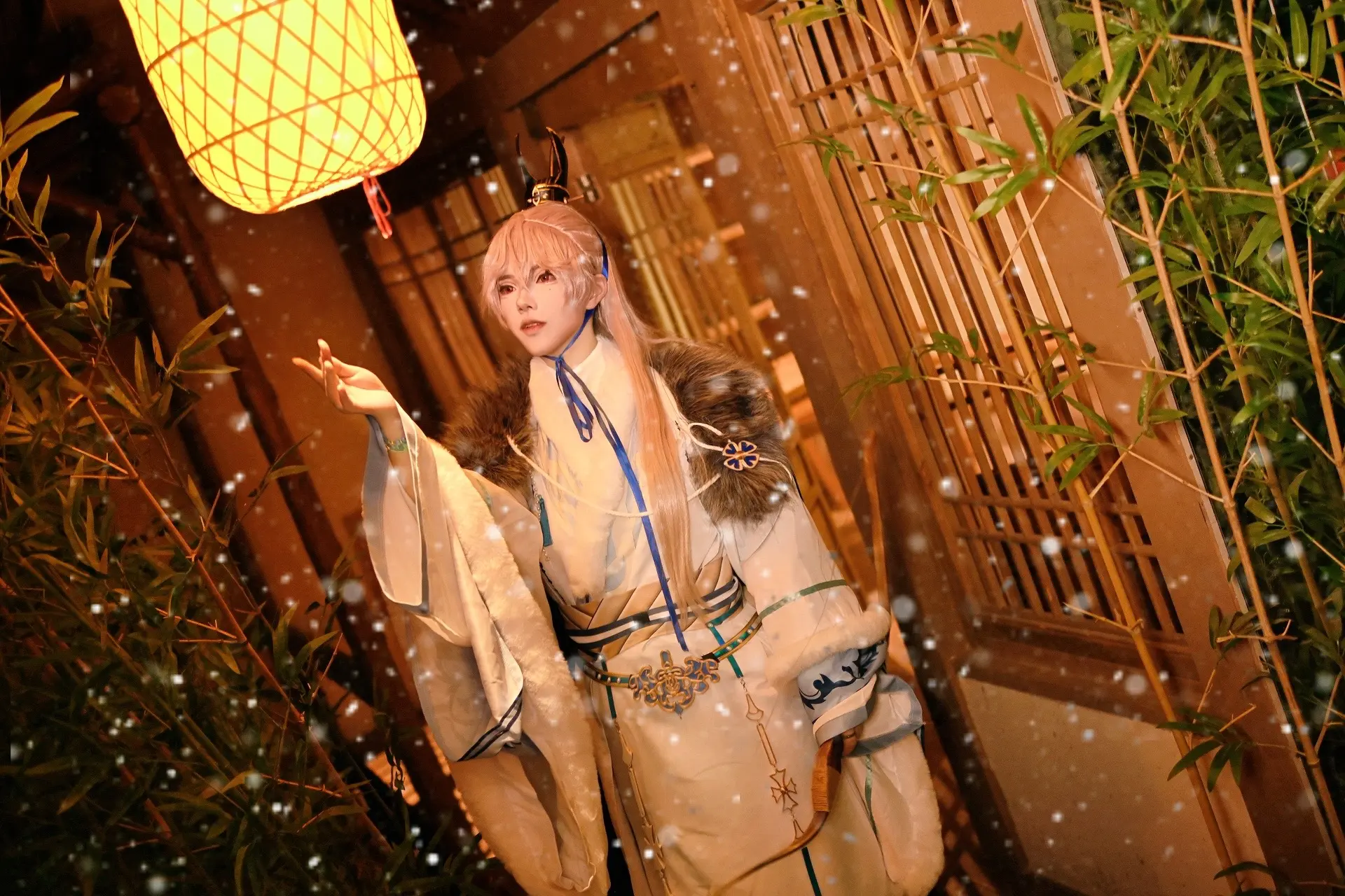 今朝若是同淋雪，此生也算共白头。他日子过得可压抑了，整天做着与人私奔的...